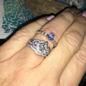 14 k solid gold Tanzanite genuine diamond ring